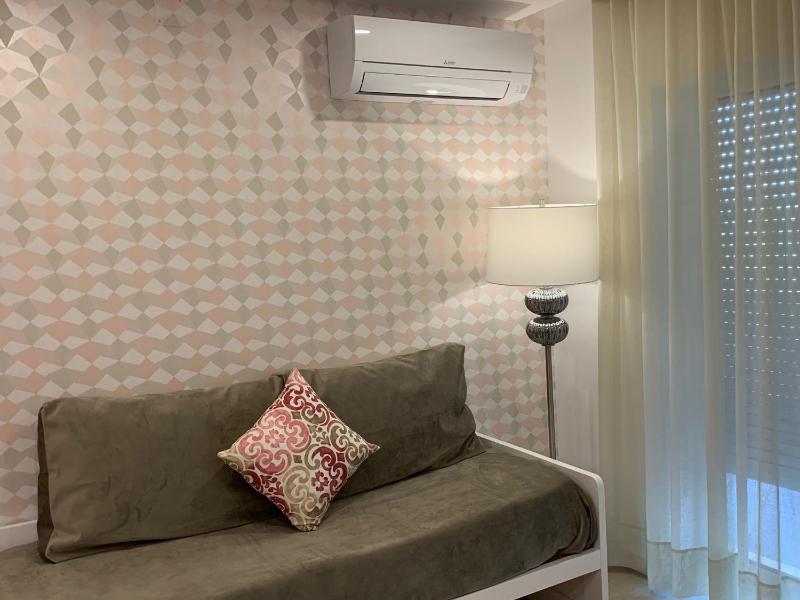 Superior One-Bedroom Apartment image 3