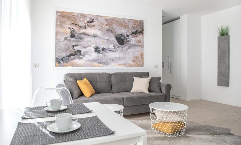 WEST RESIDENCE APARTMENTS - image 13