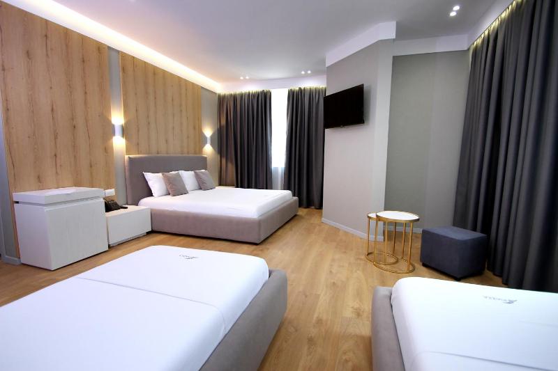 Family Room image 3