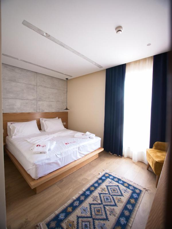 Standard Twin Room image 2