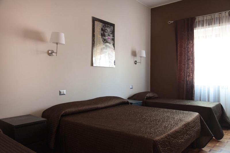 Triple Room with Private External Bathroom image 2
