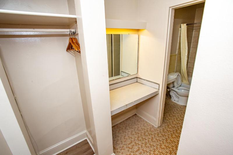 Standard Double Room - Smoking image 4