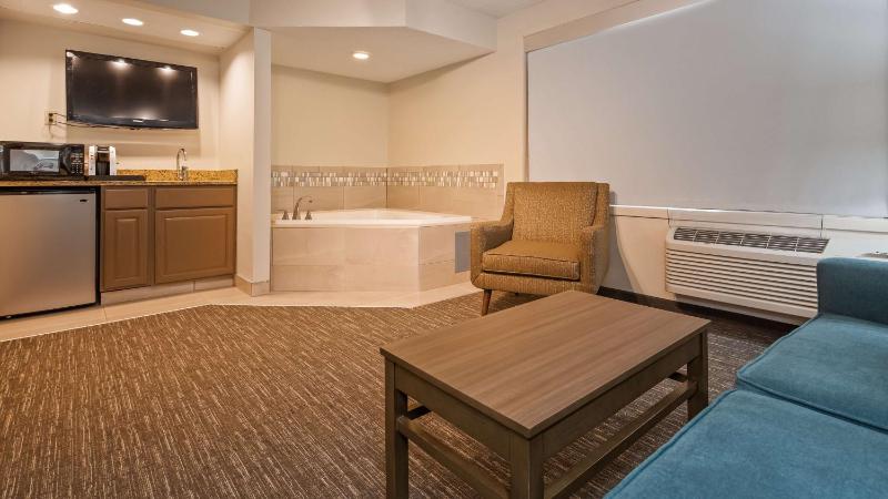 King Suite with Whirlpool image 2