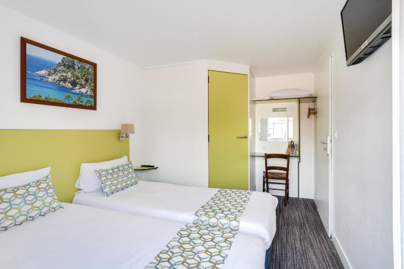 Twin Room image 2