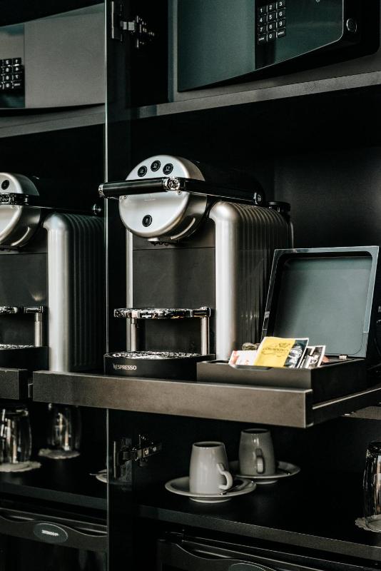 Suite with Sofa Bed image 2