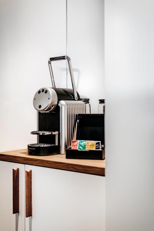 Business Room image 3