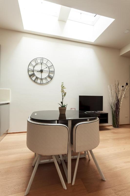 One-Bedroom Apartment image 2