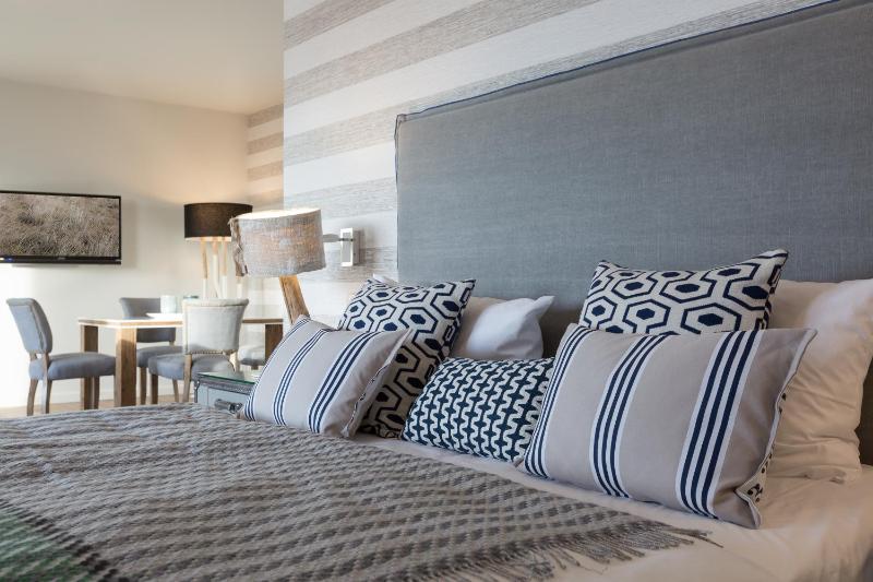 Deluxe Double Room with Bath image 4