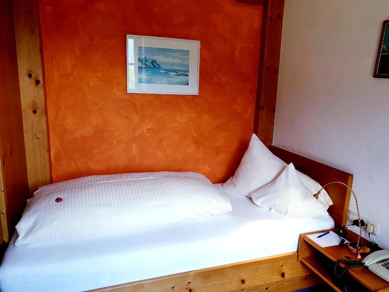 Single Room image 4