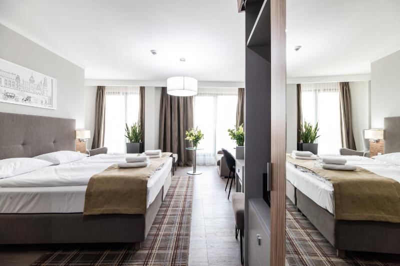 Deluxe Double or Twin Room image 2