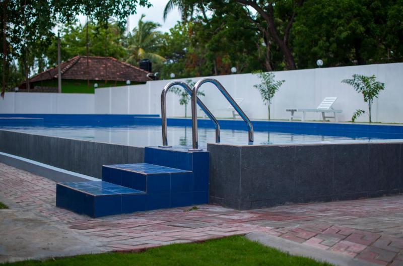 MRD Beach Hotel - image 25