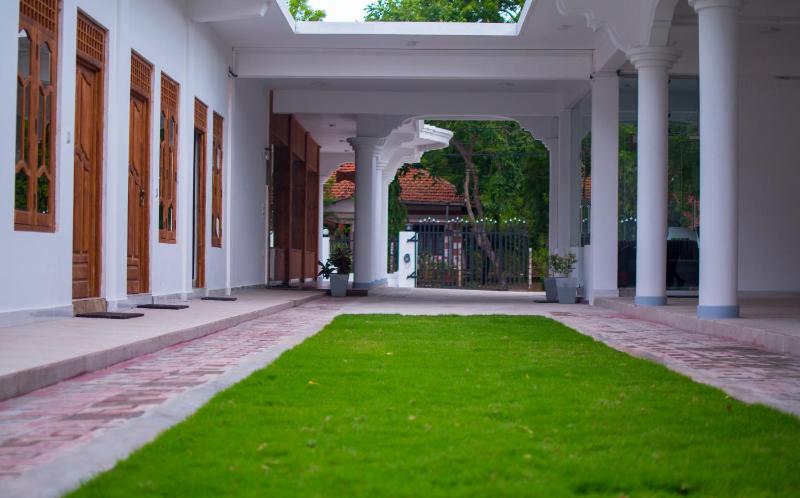MRD Beach Hotel - image 38