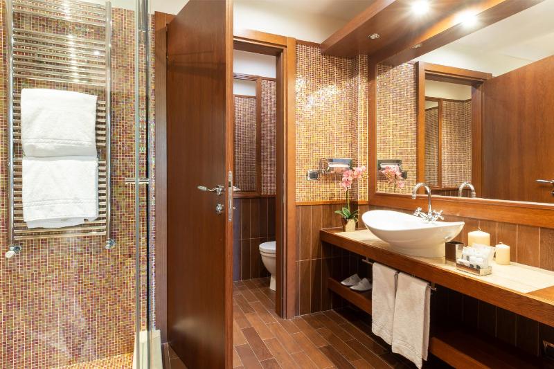 Twin Room image 3