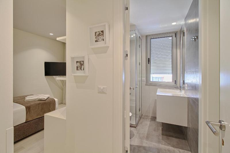 Standard Double or Twin Room image 3