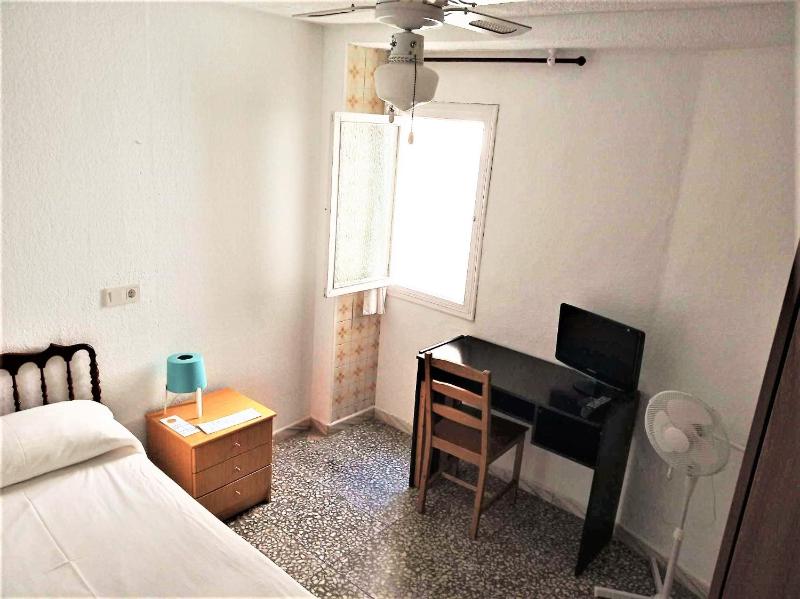 Budget Single Room image 3