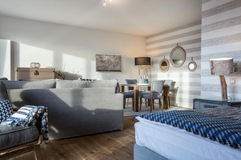 Deluxe Double Room with Bath image 1