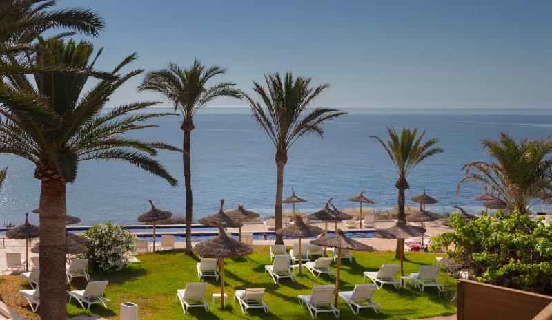 Premium Single Room with Sea View image 2