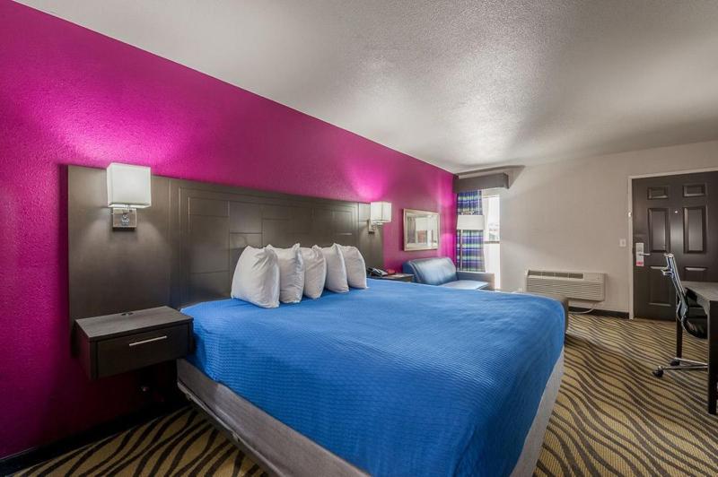 King Room - Non-Smoking image 2