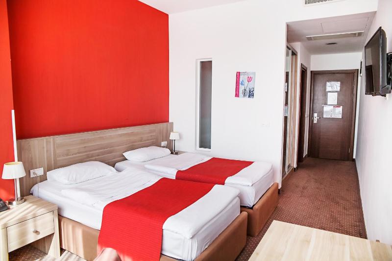 Twin Room image 3