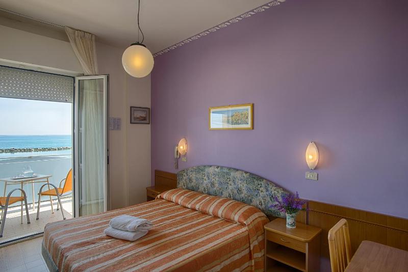 Double or Twin Room image 4
