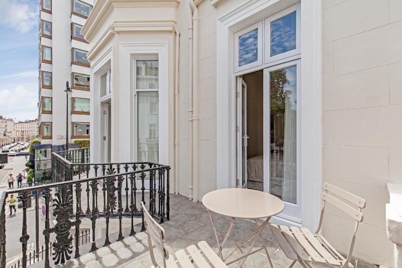  Executive Two Bedroom Apartment with Balcony image 2