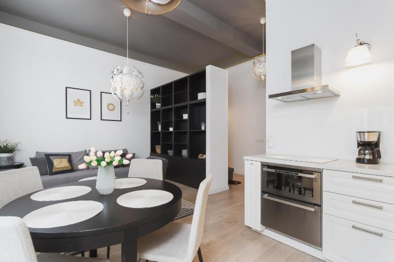 One-Bedroom Apartment image 2