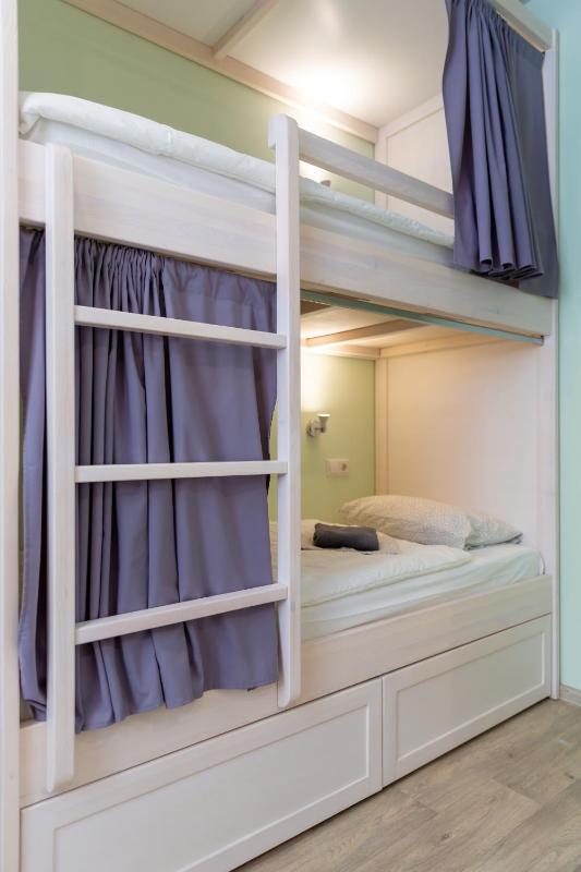 Bed in 8-Bed Mixed Dormitory Room image 3