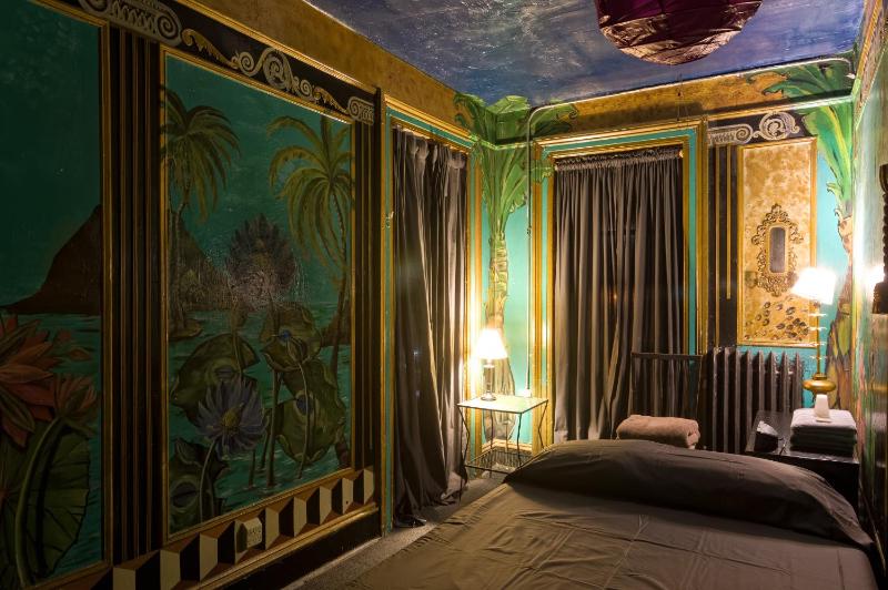 Double Room with Shared Bathroom image 2
