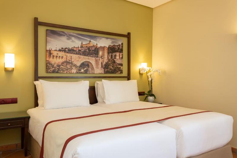 Double or Twin Room image 4