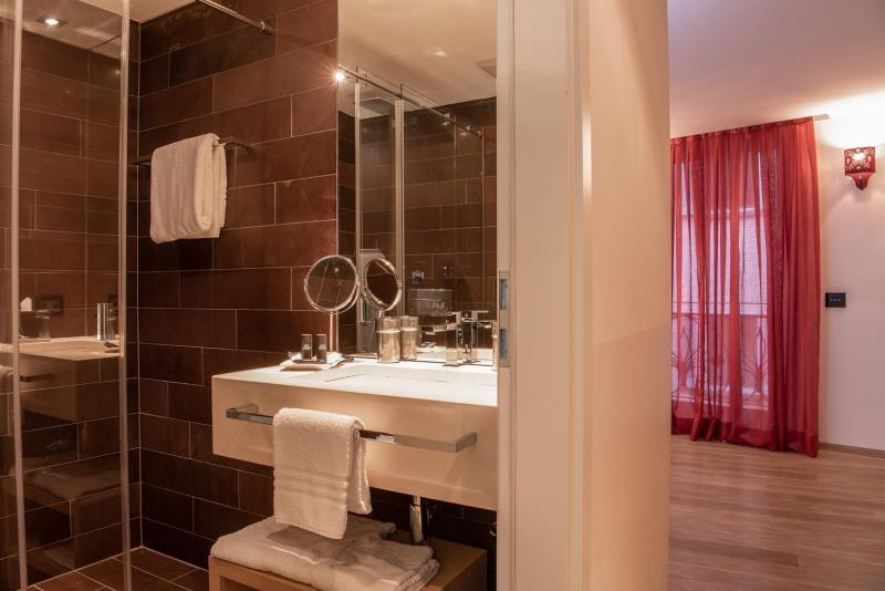 Deluxe Junior Suite image 4