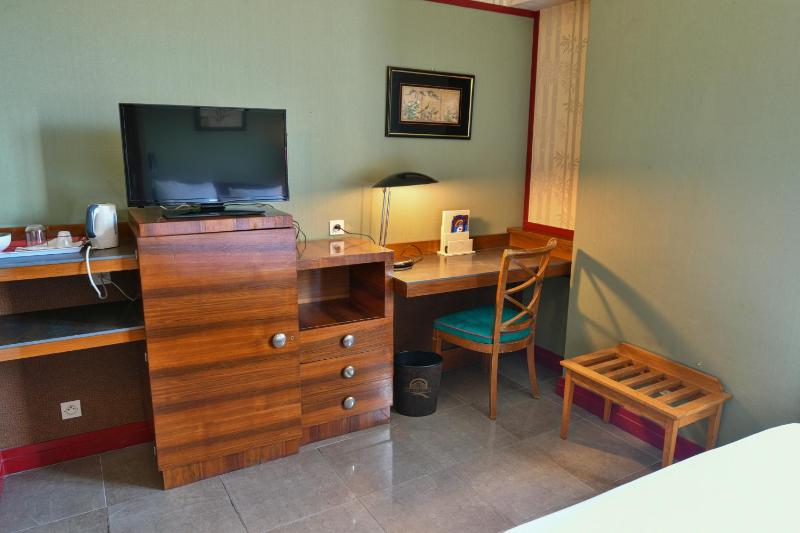 Single Room image 3