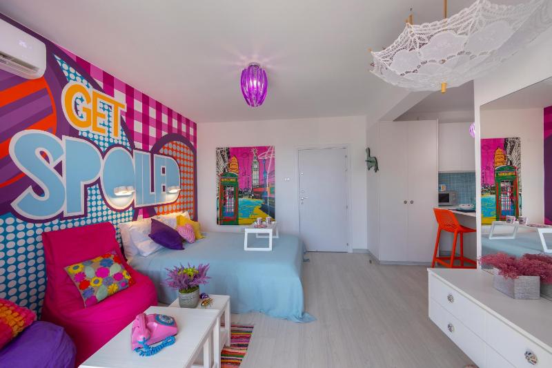 Castle Holiday Apartments - image 9