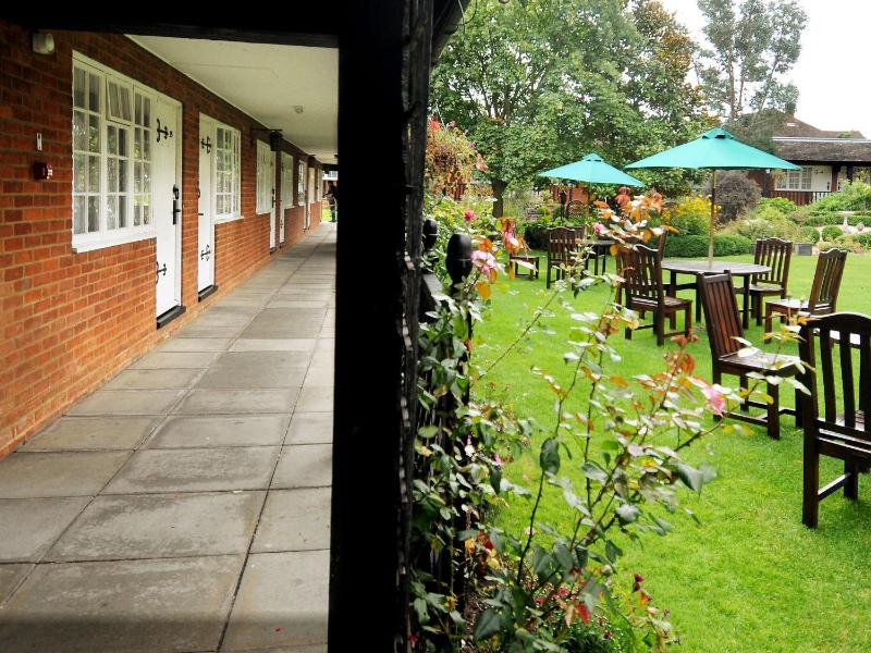 Double or Twin Room with Garden View image 2