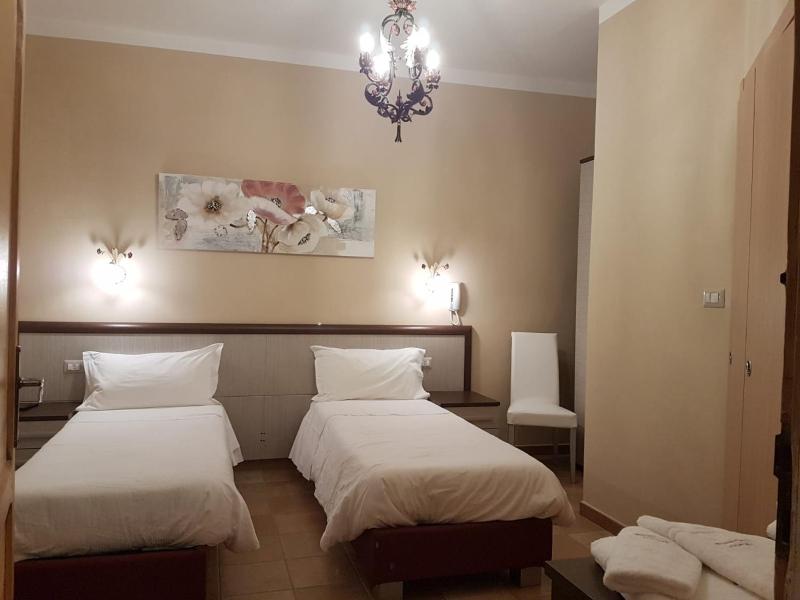 Double or Twin Room image 4