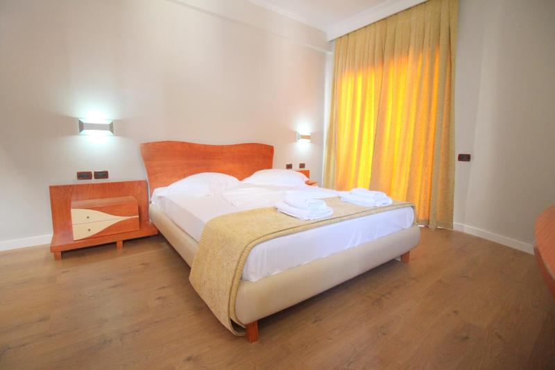 Double Room with Balcony and Sea View image 3
