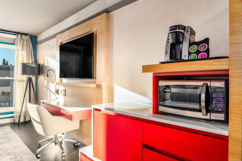 Standard Double Room with Two Queen Beds - City View image 4
