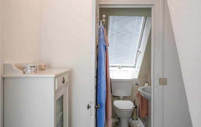 One-Bedroom Apartment image 3