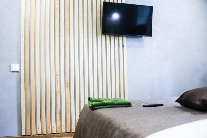 Queen Suite image 2