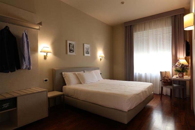 Classic Double or Twin Room with Internal View image 1