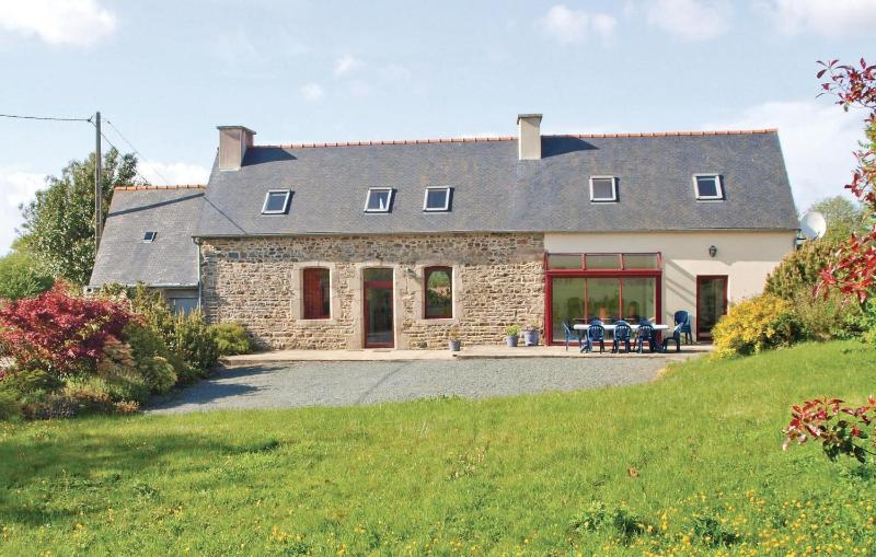 Four-Bedroom Holiday Home image 1