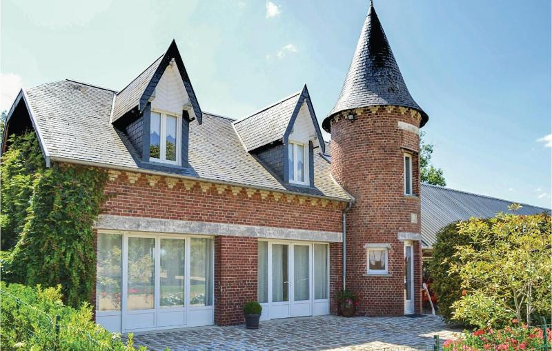 3 Bedroom Stunning Home In Roisel Images