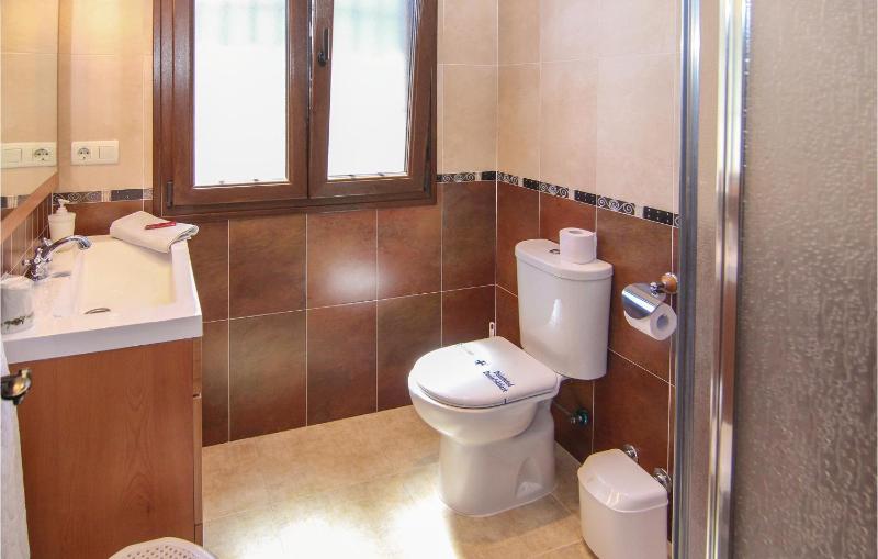 Five-Bedroom Holiday Home image 3