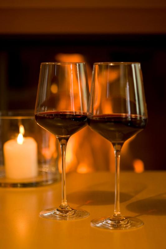 Deluxe Two-Bedroom Apartment image 4