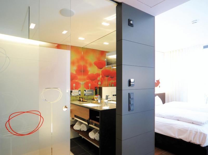 Double Room with Lake View image 3