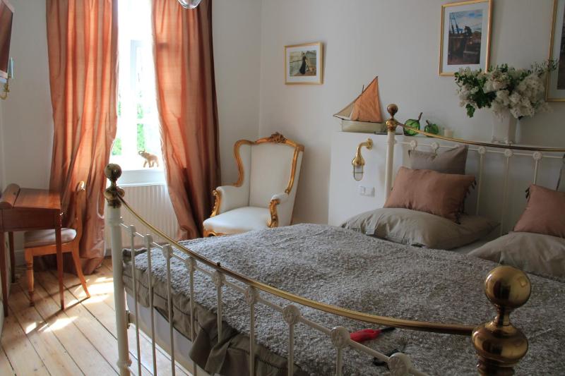Premium Double Room image 3