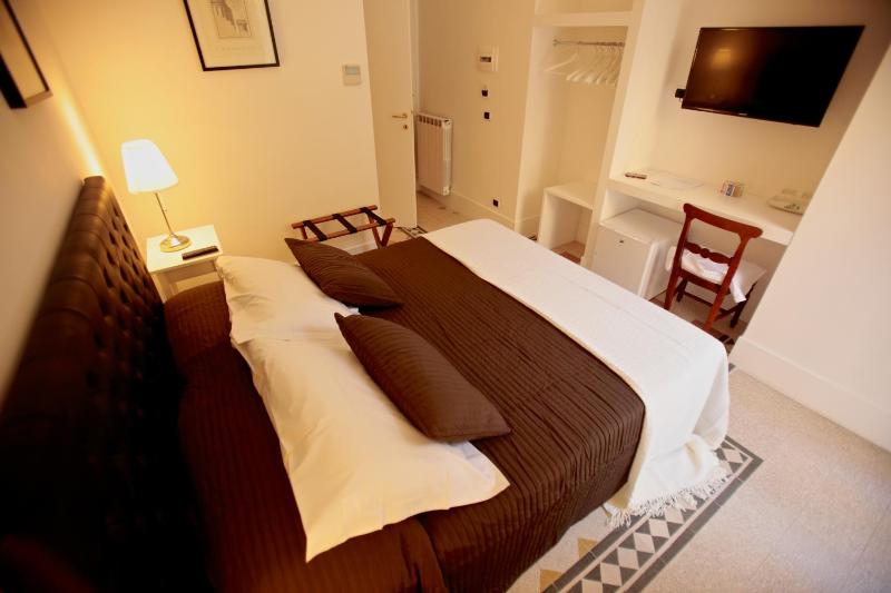 Small Double Room with Garden View and Balcony image 3