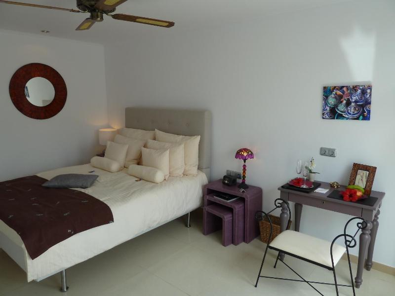 Deluxe Double Room image 3