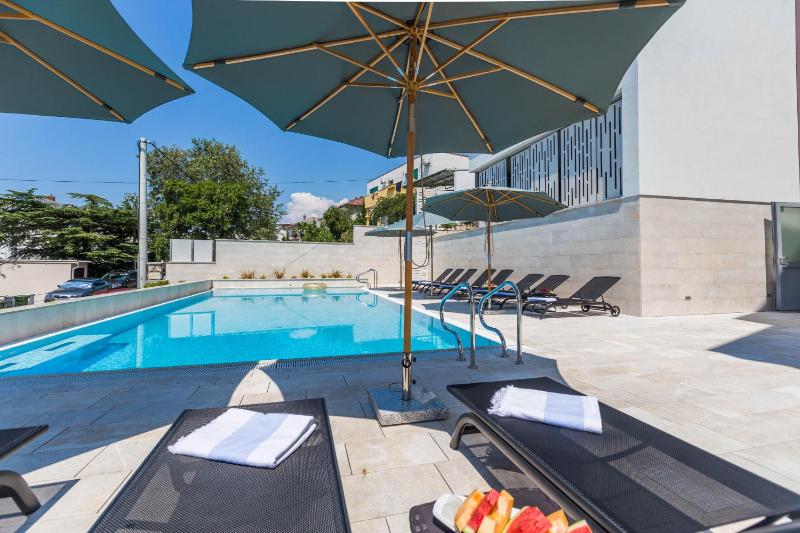 Apartment with Pool View  image 2