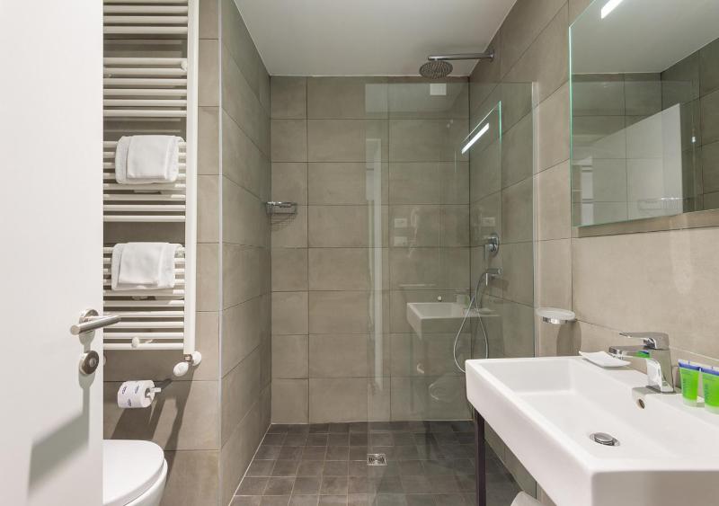 Standard Single Room image 2