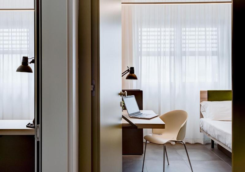 Super Economy Twin Room image 4